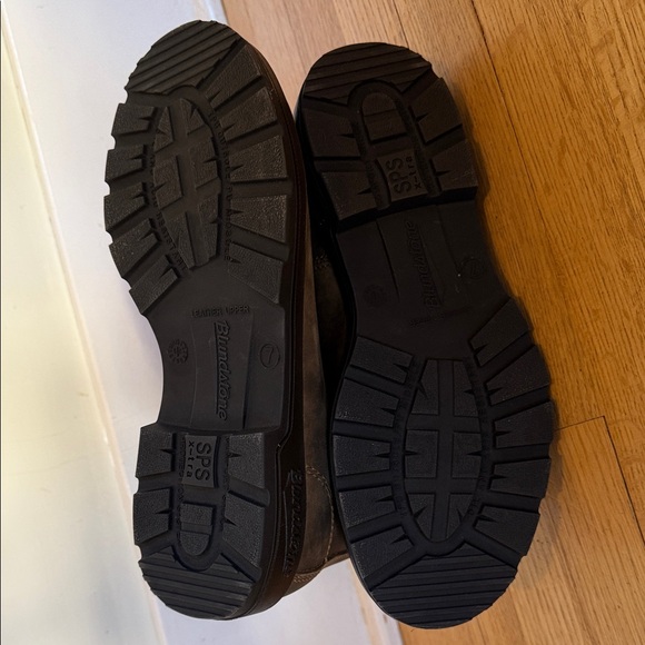 Blundstone Rustic Brown Chelsea Boots - Picture 4 of 6